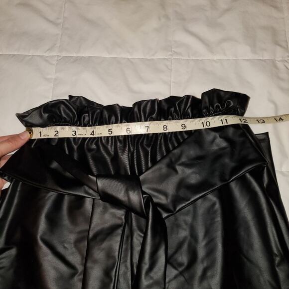 Day and night faux leather leggings. size tag is missing measurements included - Picture 5 of 7